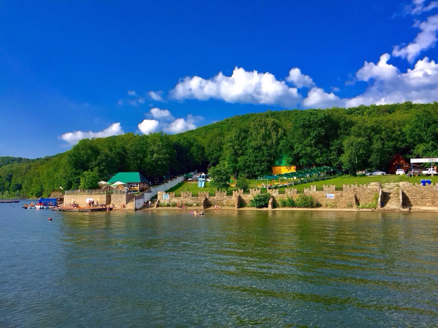 Водохранилище и береговая линия